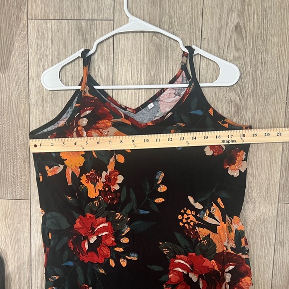 Elegant LARGE Flowy Floral Maxi Dress in Black and Red - Picture 6 of 9